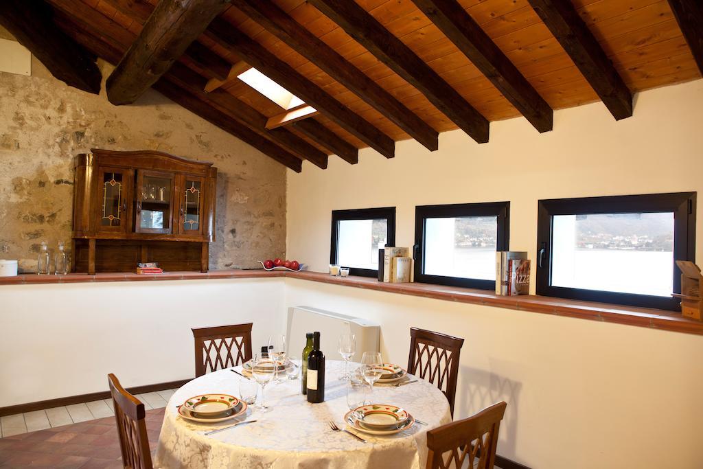 Aparthotel Castello Oldofredi Monte Isola Zimmer foto