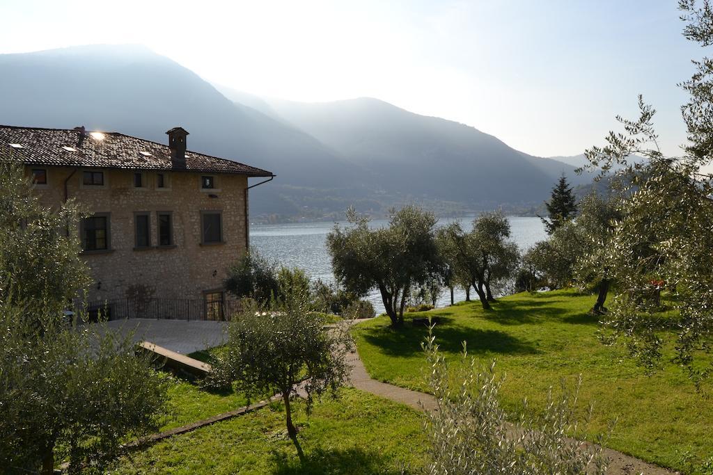 Aparthotel Castello Oldofredi Monte Isola Exterior foto
